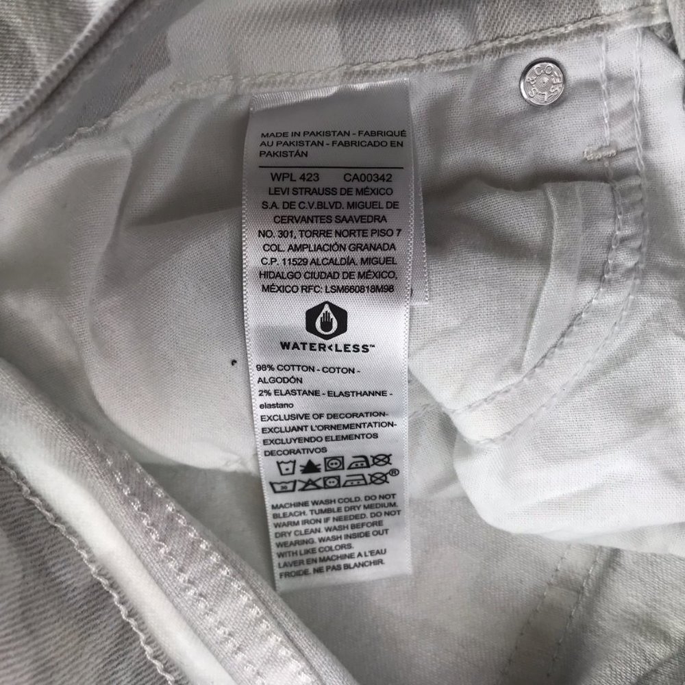 LEVI STRAUSS Signatrue Mid-Rise Capri WhiteGray Camo Camouflage Sz Women's W27 - Picture 4 of 11